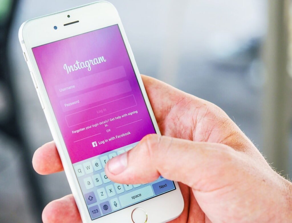 Should you buy Instagram followers in the UK? (Pros & Cons)