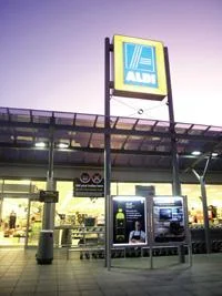 aldi-outside_store